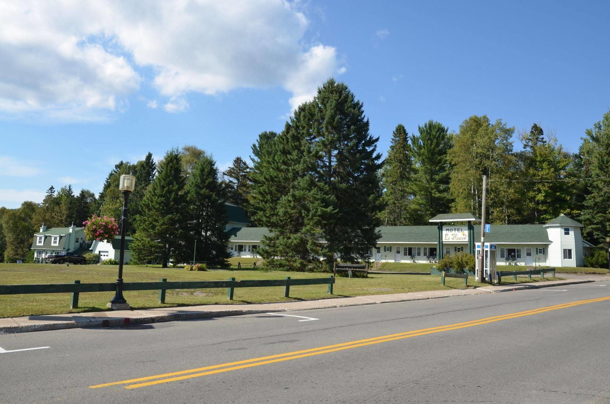 Motel Le Fleuron Saint-Donat-de-Montcalm Esterno foto
